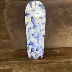SKNDL Skateboard 