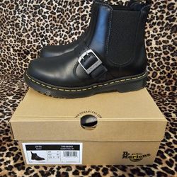 DR MARTENS SIZE WM'S 9 BLACK BOOTS