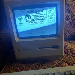 Vintage Apple Macintosh plus 