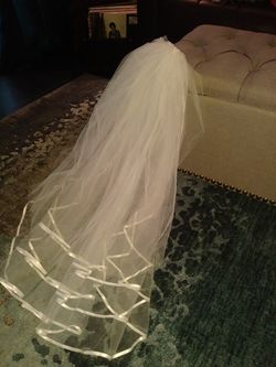 White wedding veil with satin trim and pearl head piece (comb)