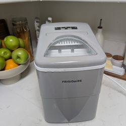 Frigidaire ice maker 