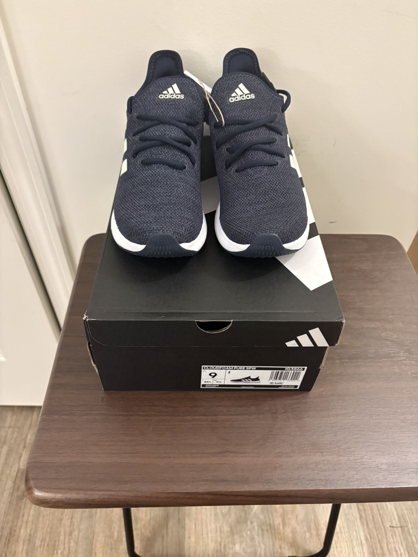 Women Adidas Size 9