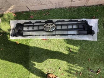 6th Gen Toyota 4Runner SR5 OEM Grille