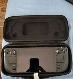 Steam deck LCD 512gb w case and 65w Wall charger