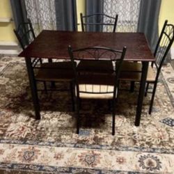Small Kitchen Set With Large 8x10 Rug