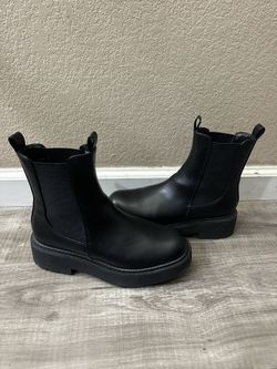 New Day Chelsea Boots - Sz 7 Black WORN ONCE