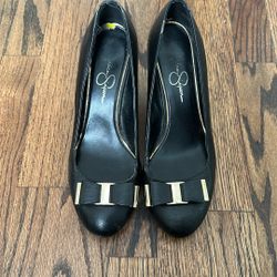 Woman Black Shoes Size 9 