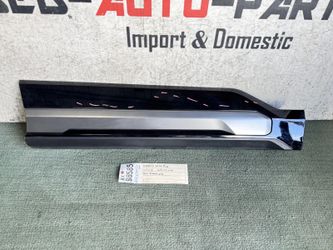 Share 2024 2025 KIA EV9 GT-LINE FRONT RIGHT PASSENGER LOWER DOOR MOLDING OEM AX98585