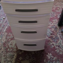 Babys Dresser 