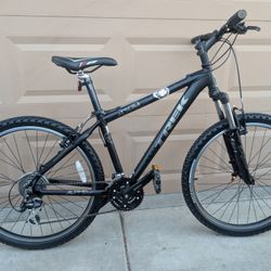 26"x2.0. TREK KIDS MENS MOUNTAIN BIKE. 16". SMALL/MEDIUM FRAME. EXCELLLENT CONDITION 👌🏼
