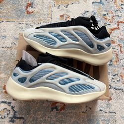 Yeezy size 10