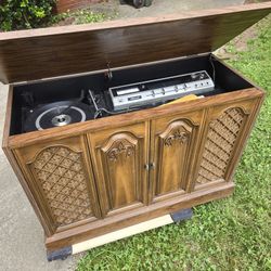 1975 Stereo Cabinet Record Player 8-track Tape Player In Incredible Condition MONTEVERDI STEREO