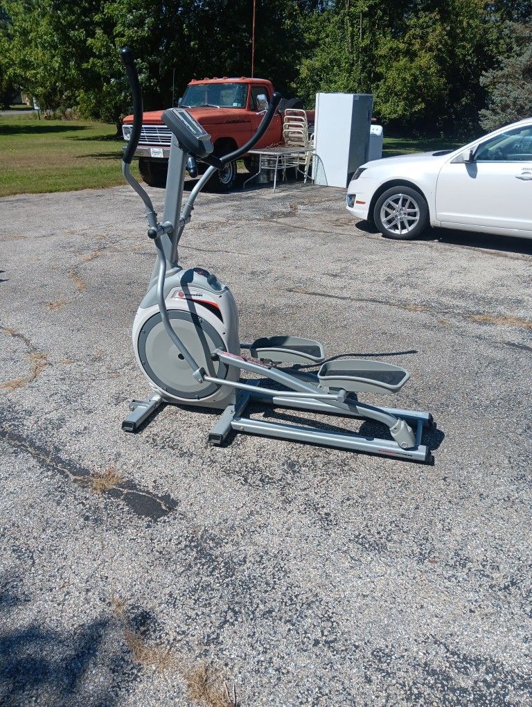 Schwinn 420 Elliptical 