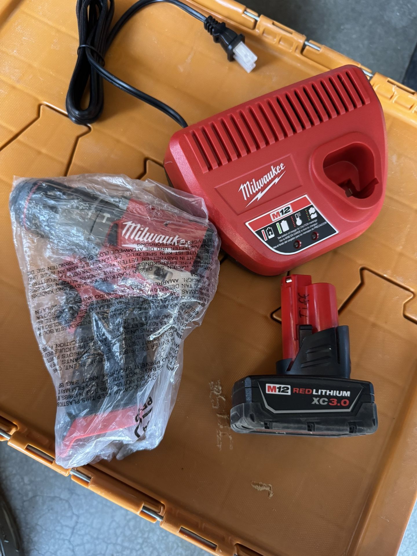 BRANDNEW M12 FUEL HAMMER DRILL KIT