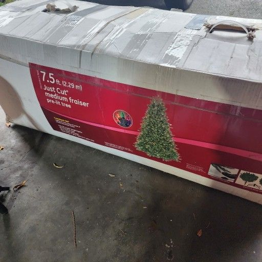 7ft Prelit Christmas Tree