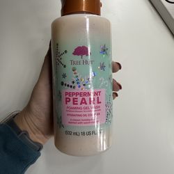 Tree Hut Peppermint Pearl Foaming Gel Wash