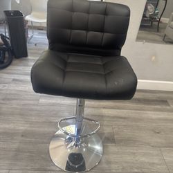 Black Bar Stool – Adjustable Height – $20