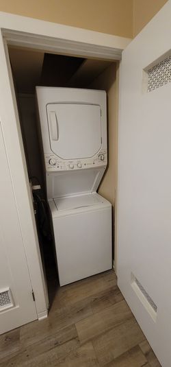 GE Stackable washer/dryer combo gas