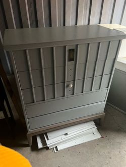MCM dresser/chest of drawers