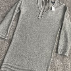 New AMERICAN EAGLE Knit SWEATER DRESS, Size M Gray V-Back Keyhole, Long Sleeve NWT