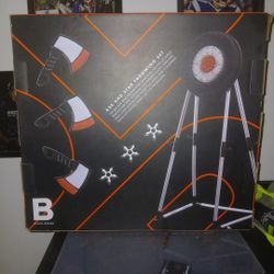 Axe And Star Throwing Set