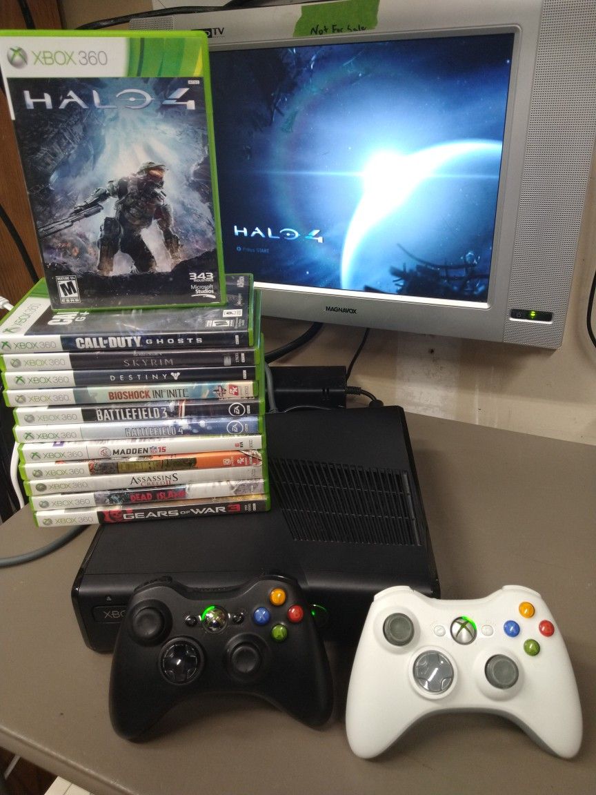250 Gb Xbox 360 With 2 Controllers And 12 Games