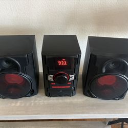 Mini stereo system with speakers