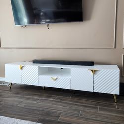 Glossy White TV Stand lacquer like new 79x17x20H max tv 95"
