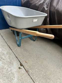 Anvil Garden Wheelbarrow with Wood Handles