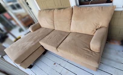 FREE Mor sofa