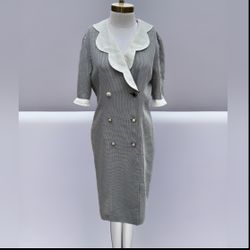 Femminino Prisco Gray White Evening Dress Embroidered Size 39 Made  In Italy  Excellent condition lightly used  Add a touch of vintage glam to your wa