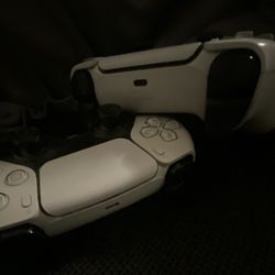 PS5 CONTROLLERS