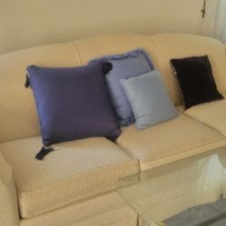 COUCH & LOVESEAT SET & PILLOWS