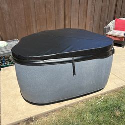 3 Person Hot tub 120v