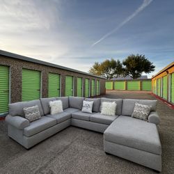 Living Spaces Large Sectional With Chaise 