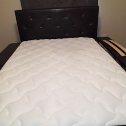 Full Size Bed / Mattress With Four Drawers