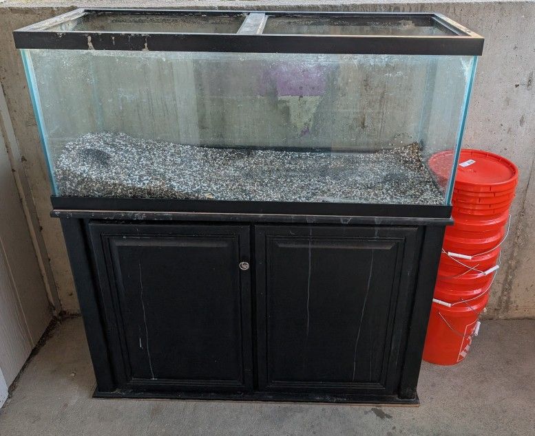 Beautiful 75 Gallon Glass Fish Tank w/ Asscessories see description for details
