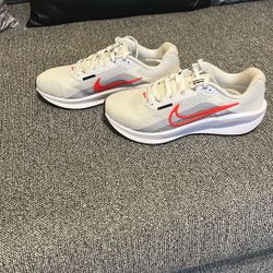  Brand New  Nike Downshifter 13 Women’s Running Shoe Size 8lane 7 Blade 20-inches Reel Mower , Good Condition   Recently Serviced 