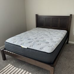 Sleepy’s by Sealy Plush 2.0 Queen Mattress & Wood Framed Bed