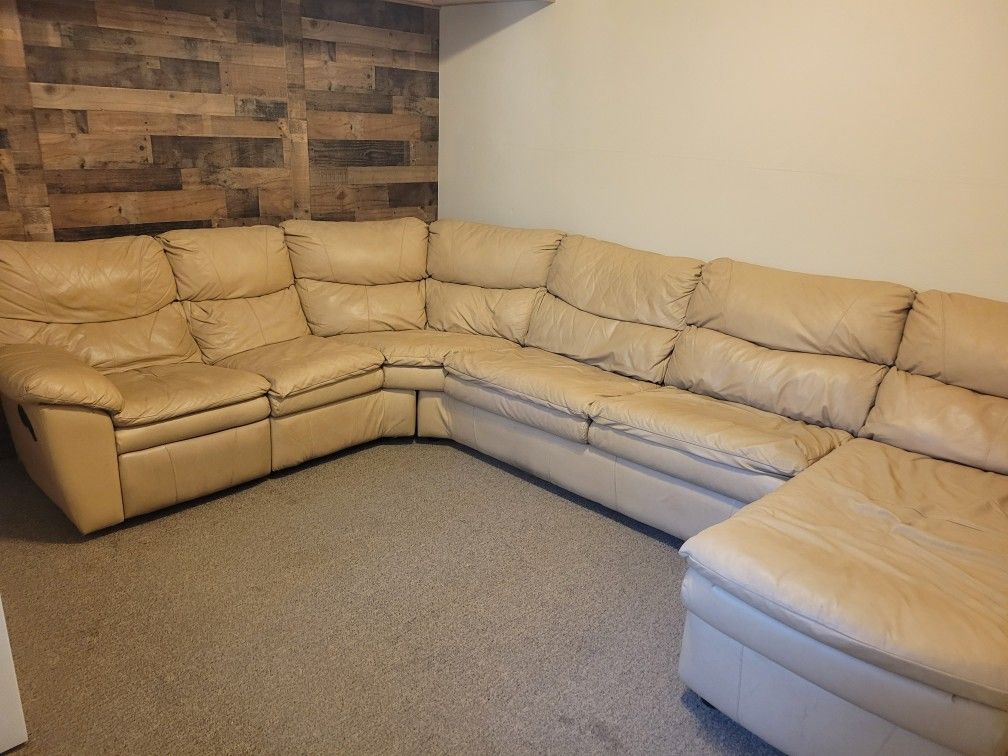 Klaunsser Leather Sectional Sofa