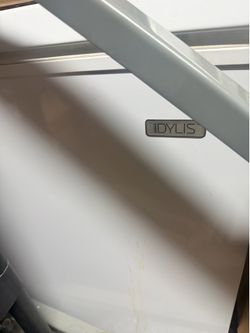 Idylis 7.1 cubic ft chest freezer