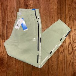 Adidas Originals Camo Jogger Pants Size Large NEW