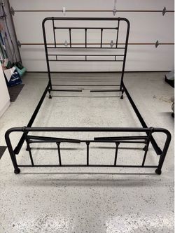 Metal bed frame