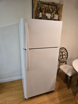White Top-Freezer Refrigerator