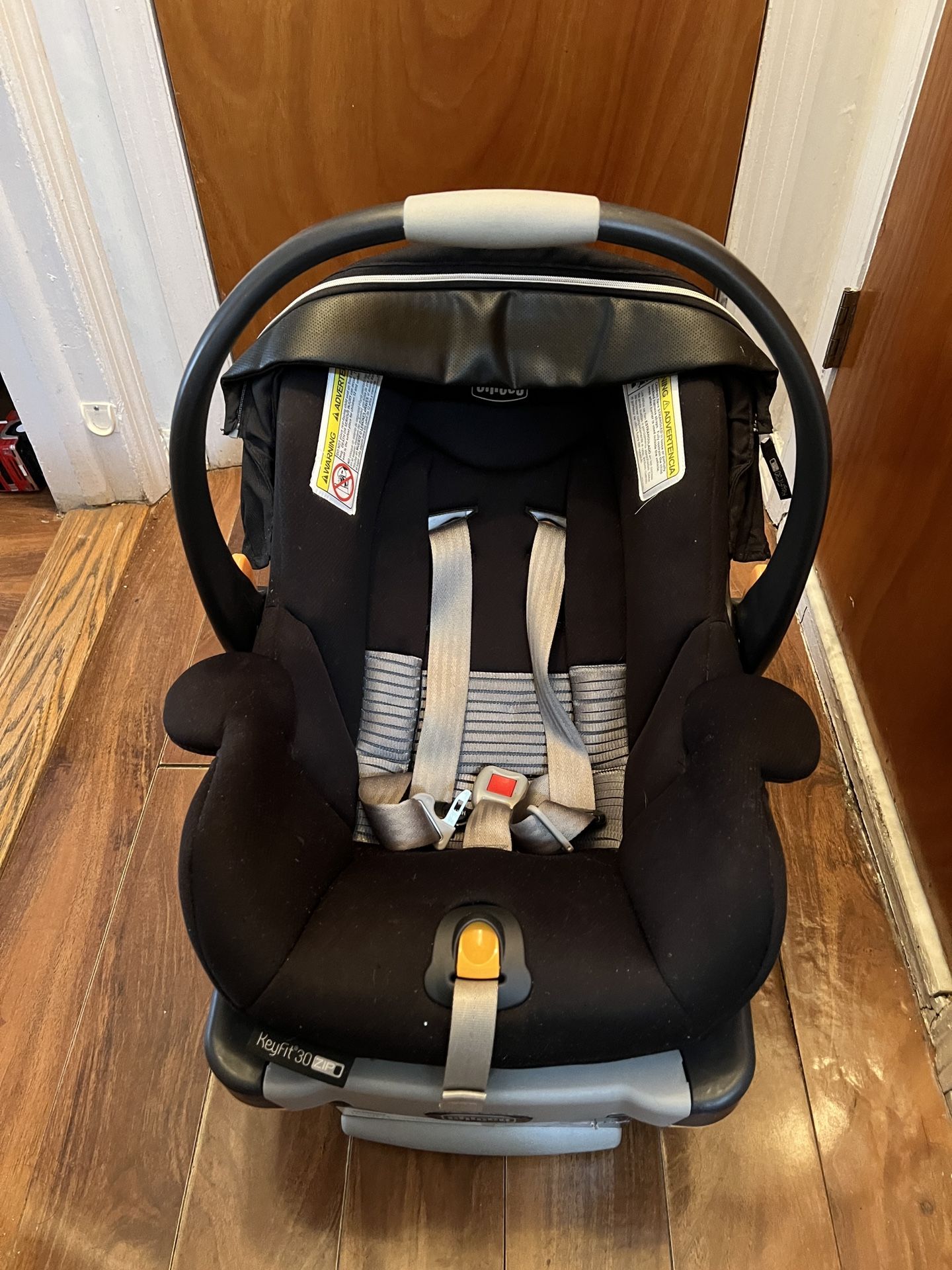 Chicco KeyFit 30 Infant Car Seat and Base | Rear-Facing Seat for Infants 4-30 lbs.| Infant Head and Body Support | Compatible with Chicco Strollers | 