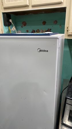 Midea stand up freezer