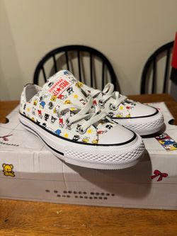 Hello kitty converse shoe sneakers kids size 4 Y