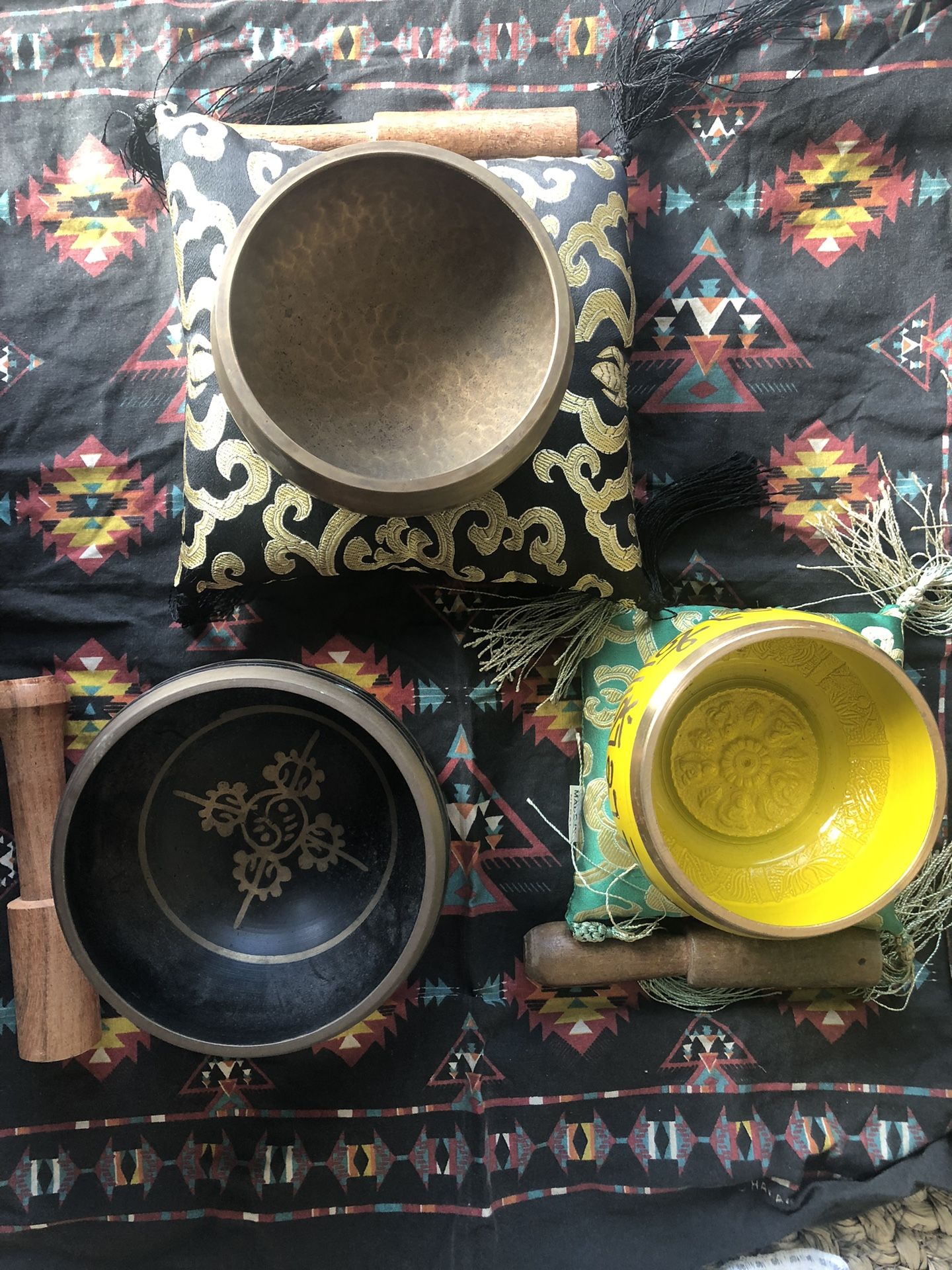 3 Tibetan Singing Bowls (pillow & playing stick Set)