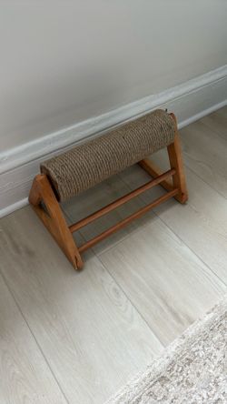 Cat Scratch Wheel Stand