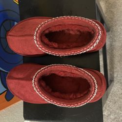 Red Ugg Tasman Women’s Sz 6